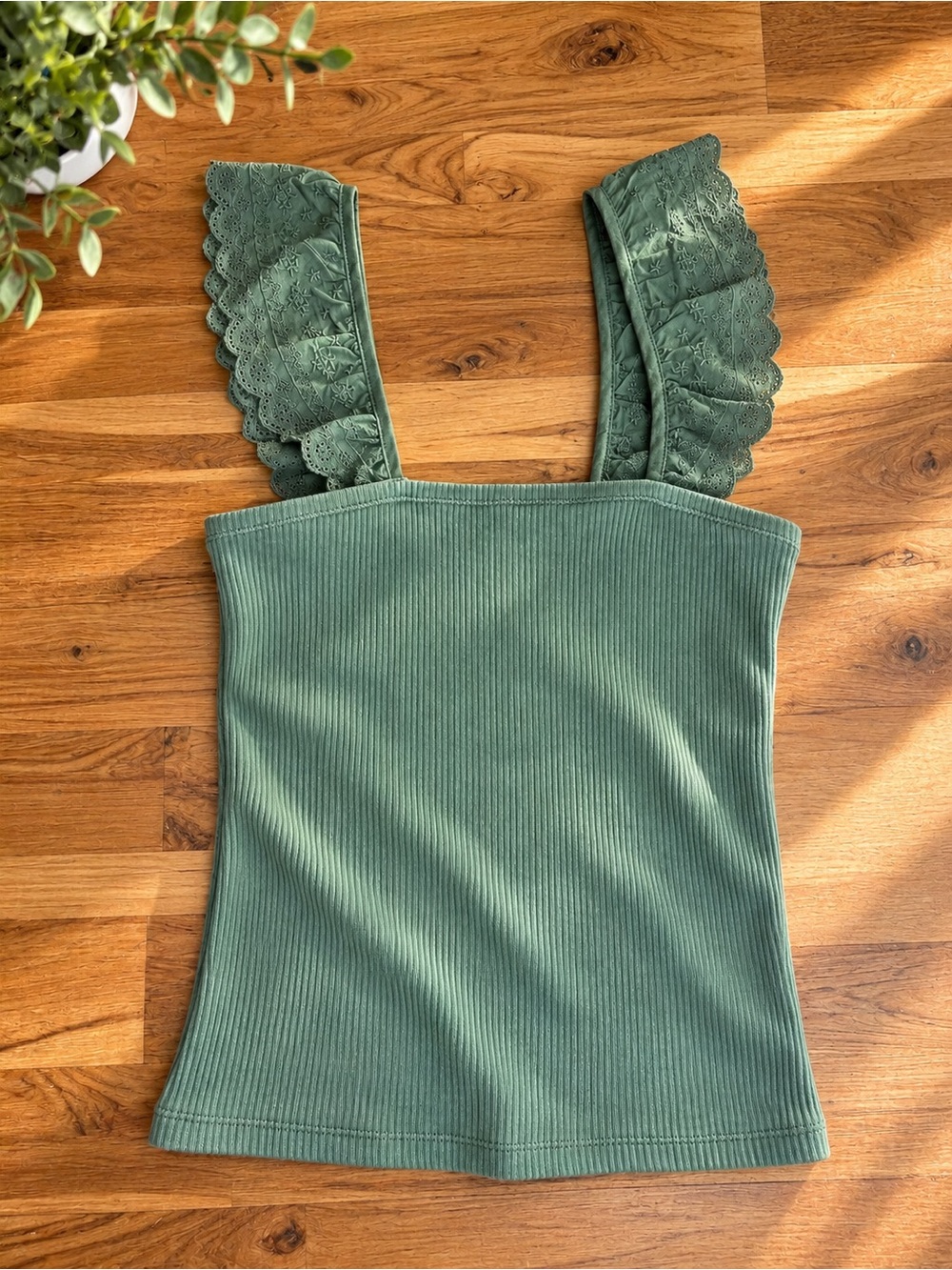 Gap Green Ribbed Eyelet Ruffle Strap Tank Top – Size M